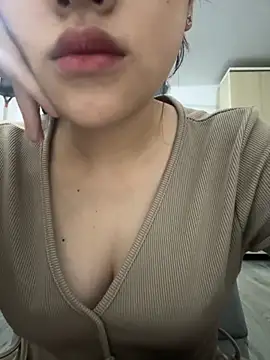 Snapshot of Titlelove chatting on 11-19-25, 08:47 Titlelove online show from 11-19-25, 08:47