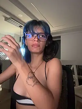 Snapshot of sukulaurens chatting on 05-19-26, 06:20 sukulaurens online show from 05-19-26, 06:20