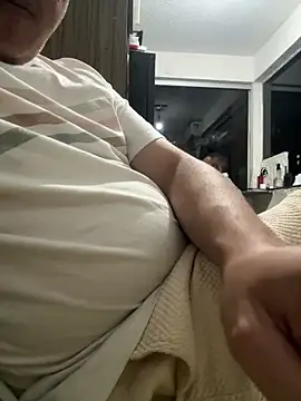 Snapshot of B-38 chatting on 11-08-25, 12:22 B-38 online show from 11-08-25, 12:22