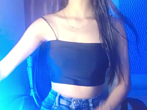 Snapshot of Roiseeee chatting on 02-12-26, 05:35 Roiseeee online show from 02-12-26, 05:35