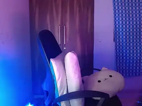 Snapshot of Roiseeee chatting on 02-27-26, 04:45 Roiseeee online show from 02-27-26, 04:45