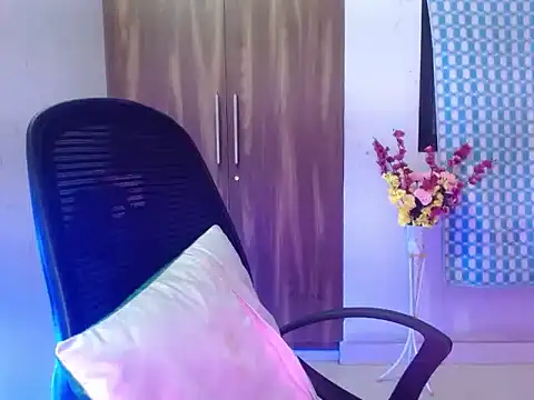 Roiseeee online show from 03-30-26, 04:57