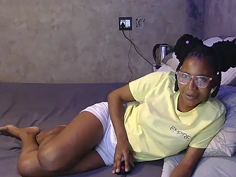 petite queenx online show from 10-28-25, 02:42