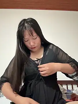 TrangNemo online show from 10-22-25, 08:19