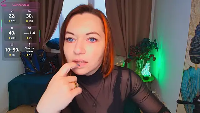 Snapshot of Serena_Foxxx chatting on 05-13-26, 02:20 Serena Foxxx online show from 05-13-26, 02:20
