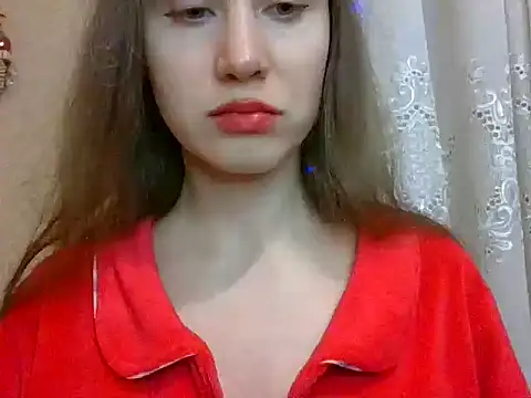 Snapshot of Lynirina chatting on 02-19-26, 01:01 Lynirina online show from 02-19-26, 01:01