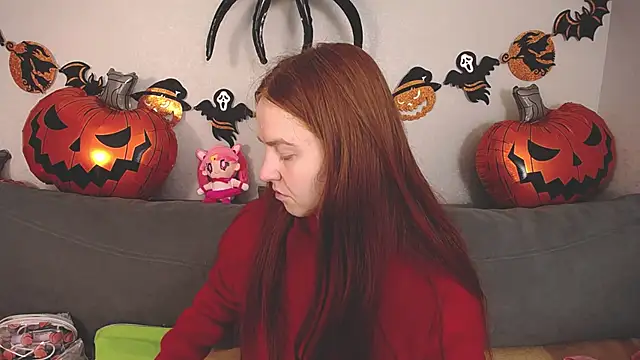 Evarey  online show from 10-25-25, 04:53