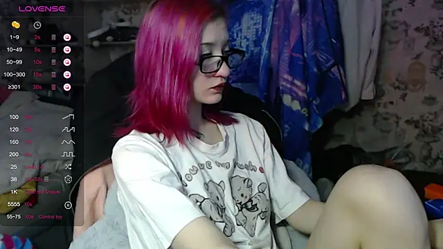 Dreamy Red Girl online show from 10-20-25, 03:18