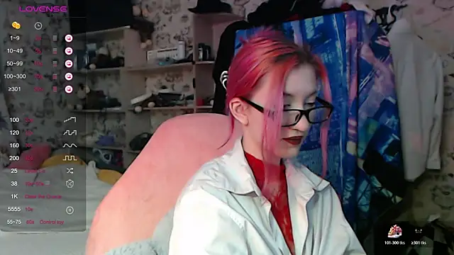 Dreamy Red Girl online show from 10-21-25, 06:30