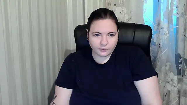 XLisaBlueXs  online show from 10-08-25, 04:32