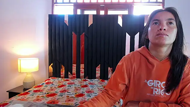 Sofy and Mia online show from 12-18-25, 12:33