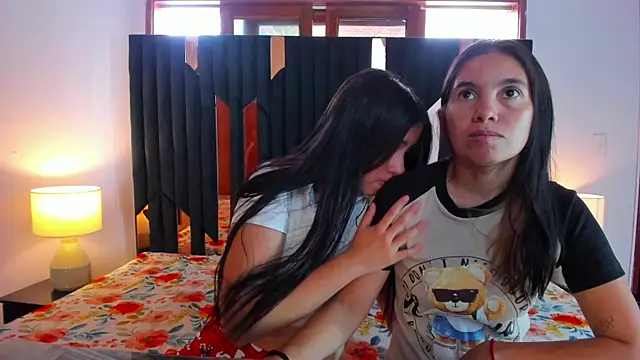 Sofy and Mia online show from 12-19-25, 12:34