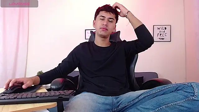 Snapshot of Alancum7 chatting on 06-19-26, 01:26 Alancum7 online show from 06-19-26, 01:26