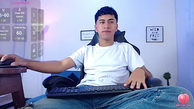 Snapshot of Alancum7 chatting on 06-22-26, 01:19 Alancum7 online show from 06-22-26, 01:19