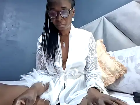 Snapshot of NaughtyCouga chatting on 06-20-26, 05:10 NaughtyCouga online show from 06-20-26, 05:10