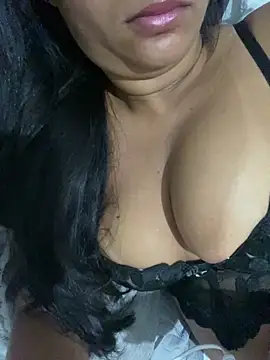 Snapshot of Brunamorenago chatting on 04-18-26, 10:41 Brunamorenago online show from 04-18-26, 10:41