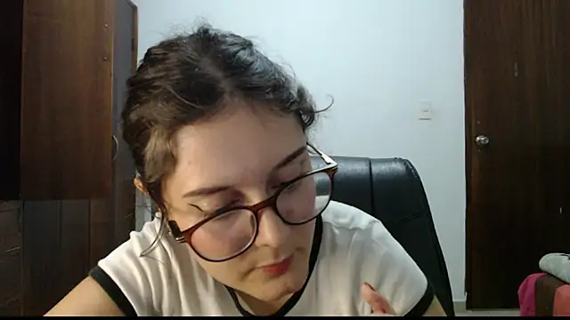 CarlaLorez online show from 05-19-26, 10:38