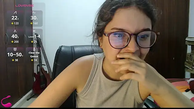 Snapshot of CarlaLorez chatting on 05-31-26, 02:20 CarlaLorez online show from 05-31-26, 02:20
