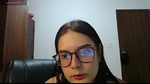 Snapshot of CarlaLorez chatting on 06-14-26, 09:50 CarlaLorez online show from 06-14-26, 09:50