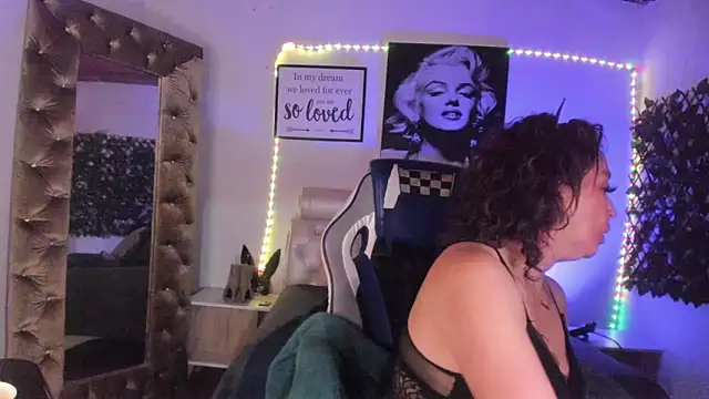 Beatricez online show from 10-31-25, 06:42