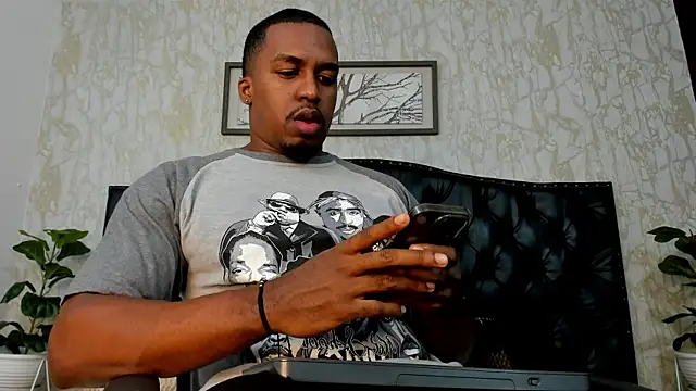 Snapshot of DenzelRios chatting on 06-12-26, 03:49 DenzelRios online show from 06-12-26, 03:49