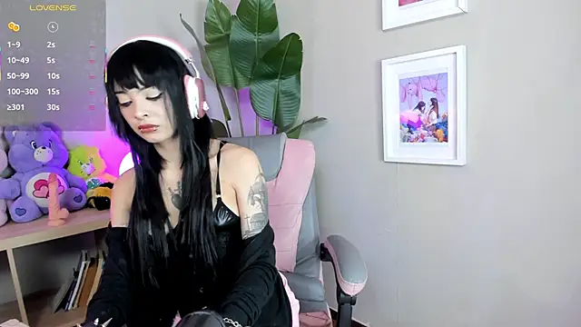 Bayonetta doll online show from 10-22-25, 04:29