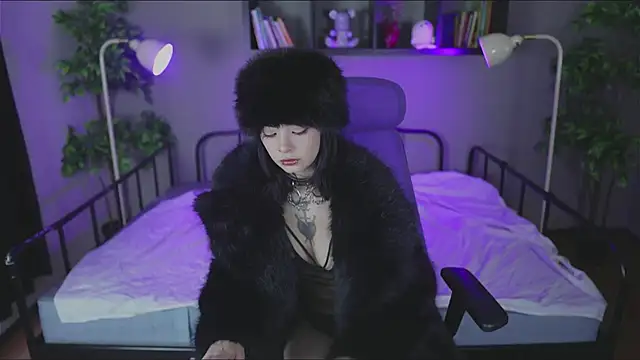 Bayonetta doll online show from 11-13-25, 09:14