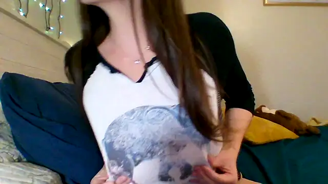 Snapshot of easy_briezy chatting on 11-03-25, 11:37 easy briezy online show from 11-03-25, 11:37