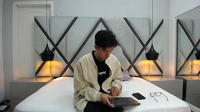 Austin Reeds online show from 10-17-25, 02:19