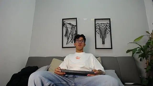Austin Reeds online show from 10-21-25, 03:13