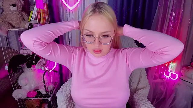 CeaneLino online show from 04-13-26, 04:56