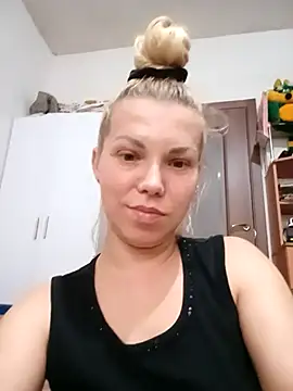 Snapshot of Any_Darsy chatting on 10-19-25, 05:41 Any Darsy online show from 10-19-25, 05:41