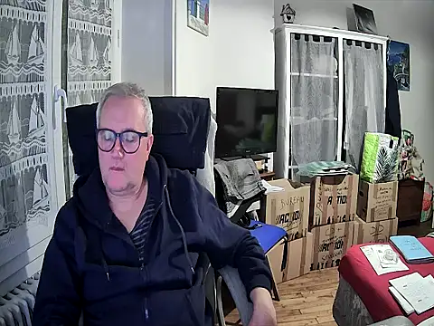 Snapshot of macdut67 chatting on 02-05-26, 01:43 macdut67 online show from 02-05-26, 01:43