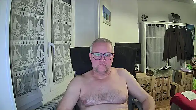 Snapshot of macdut67 chatting on 03-09-26, 01:31 macdut67 online show from 03-09-26, 01:31