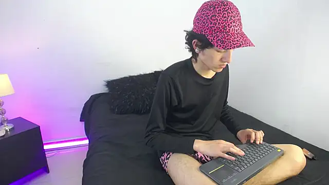 Emo Boy  online show from 11-10-25, 03:55