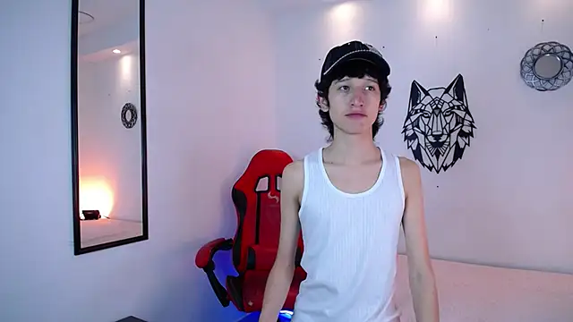 Emo Boy  online show from 12-18-25, 12:44