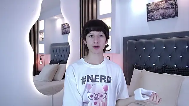 Emo Boy  online show from 03-13-26, 08:15