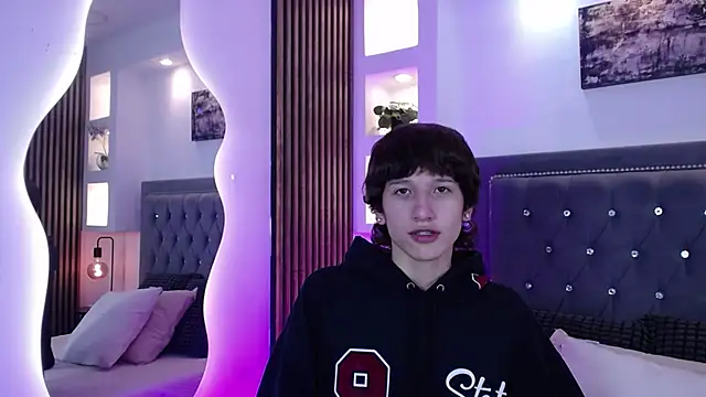 Emo Boy  online show from 04-05-26, 08:39