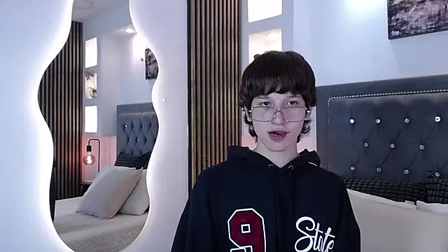 Emo Boy  online show from 04-10-26, 08:35