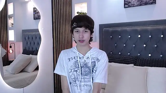 Emo Boy  online show from 04-13-26, 08:25