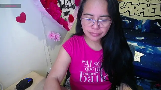 Snapshot of Miss__kendra_ chatting on 04-21-26, 11:27 Miss kendra online show from 04-21-26, 11:27