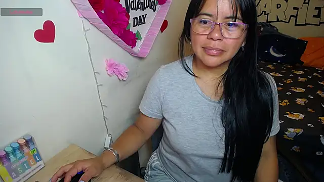 Snapshot of Miss__kendra_ chatting on 05-13-26, 11:51 Miss kendra online show from 05-13-26, 11:51