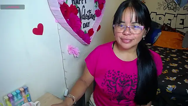 Snapshot of Miss__kendra_ chatting on 05-14-26, 11:39 Miss kendra online show from 05-14-26, 11:39