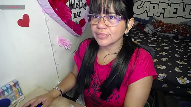 Snapshot of Miss__kendra_ chatting on 05-15-26, 11:28 Miss kendra online show from 05-15-26, 11:28
