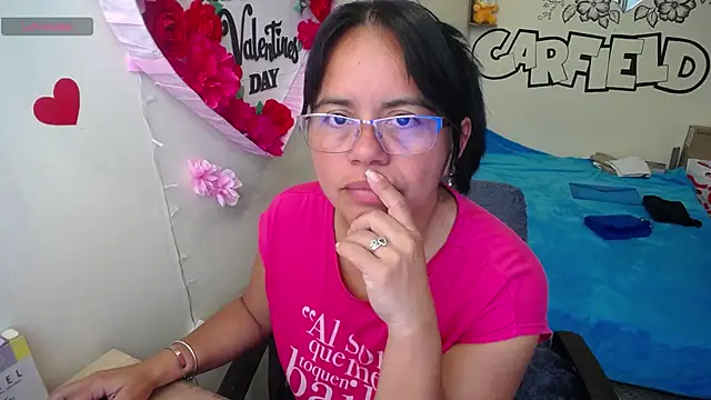 Snapshot of Miss__kendra_ chatting on 05-18-26, 01:17 Miss kendra online show from 05-18-26, 01:17