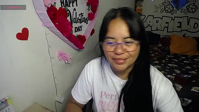 Snapshot of Miss__kendra_ chatting on 05-20-26, 11:38 Miss kendra online show from 05-20-26, 11:38