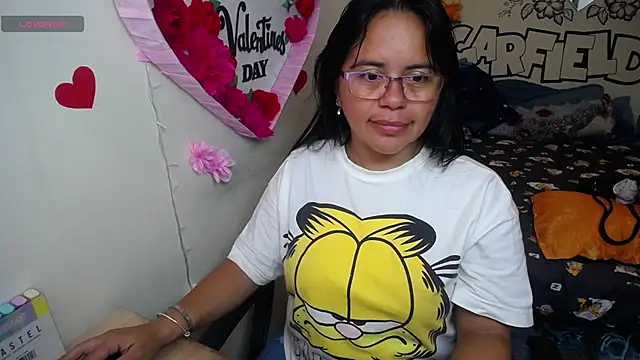 Snapshot of Miss__kendra_ chatting on 05-21-26, 02:35 Miss kendra online show from 05-21-26, 02:35