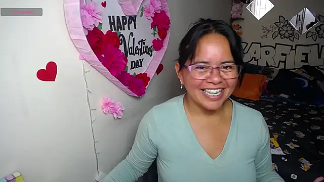 Snapshot of Miss__kendra_ chatting on 05-25-26, 04:13 Miss kendra online show from 05-25-26, 04:13