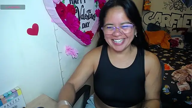 Snapshot of Miss__kendra_ chatting on 05-27-26, 11:29 Miss kendra online show from 05-27-26, 11:29