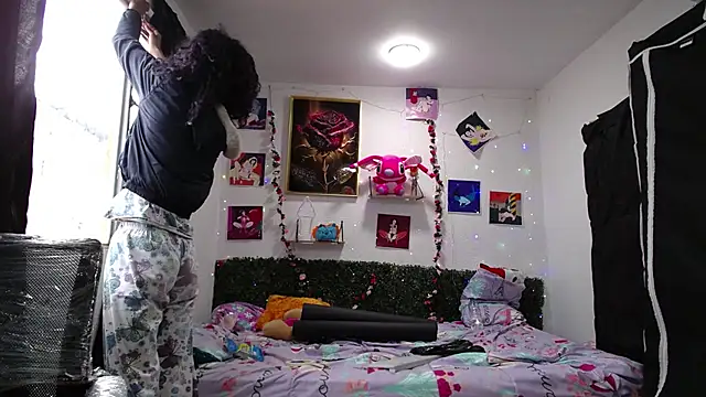 thianahorny online show from 04-10-26, 12:32